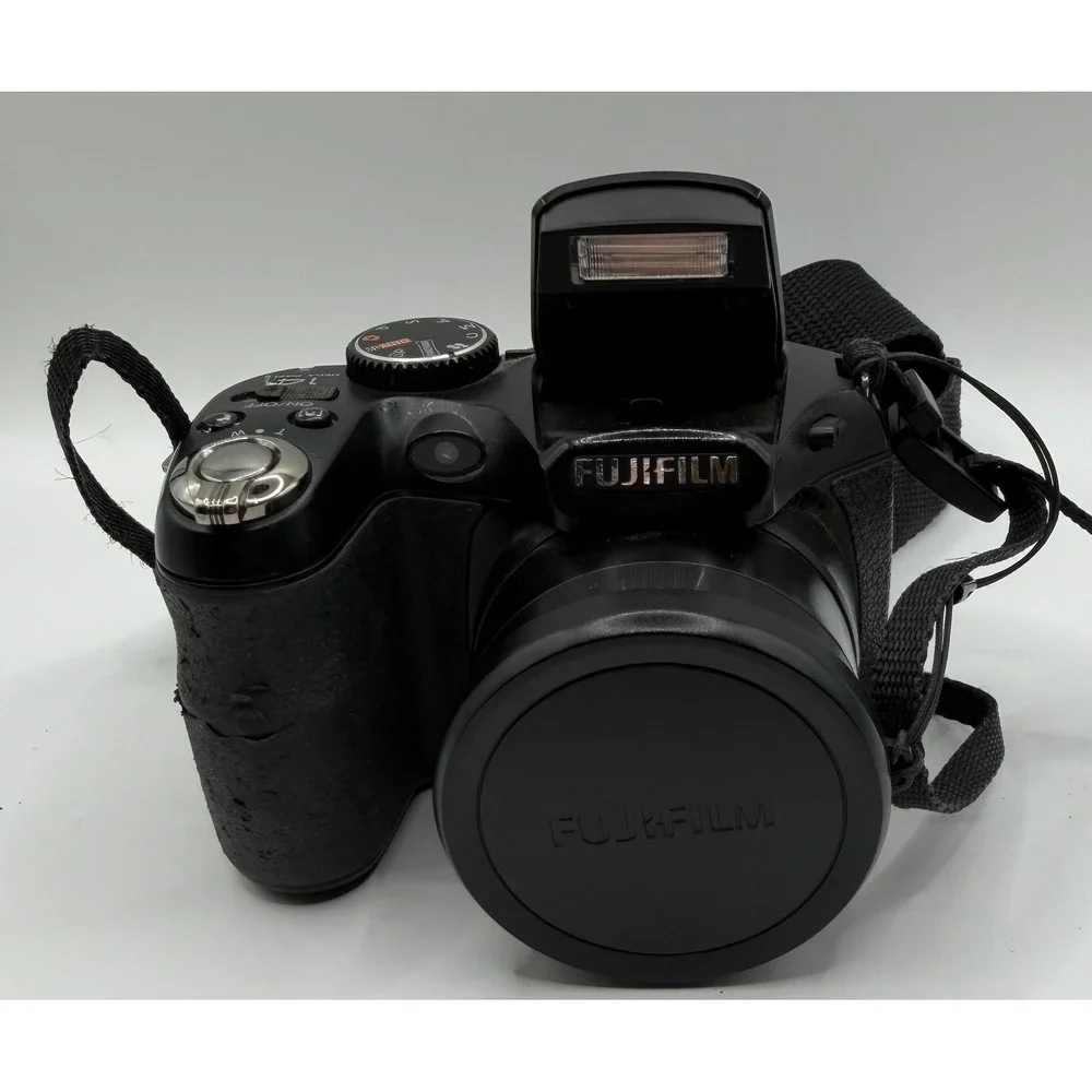 Fujifilm FinePix S2950 Digital Camera 14MP 18x Optical Zoom Tetsted
